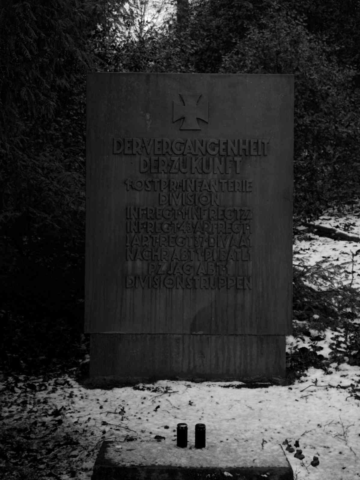 Ehrenfriedhof Königshöhe - Gedenkstein Ehrenfriedhof Königshöhe - Gedenkstein