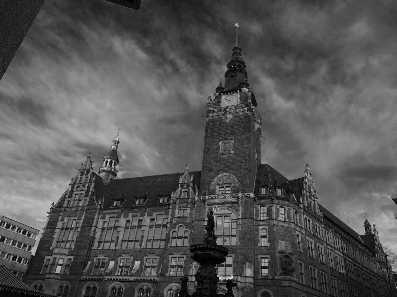 Neumarkt- Elberfelder Rathaus Neumarkt- Elberfelder Rathaus