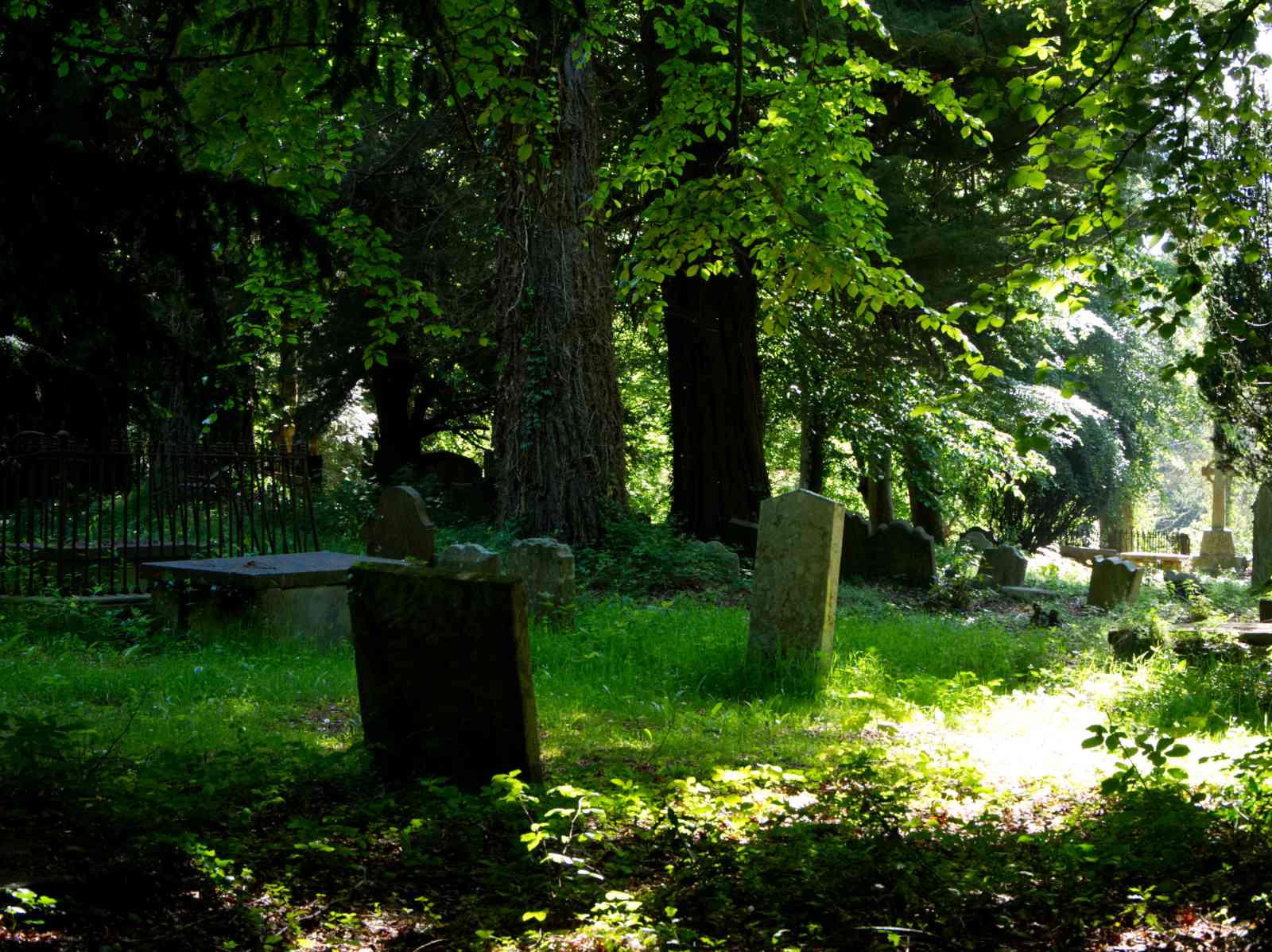 Powerscourt Gardens - Der versteckte Friedhof