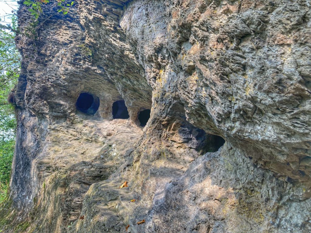 Heinzelmannshöhlen