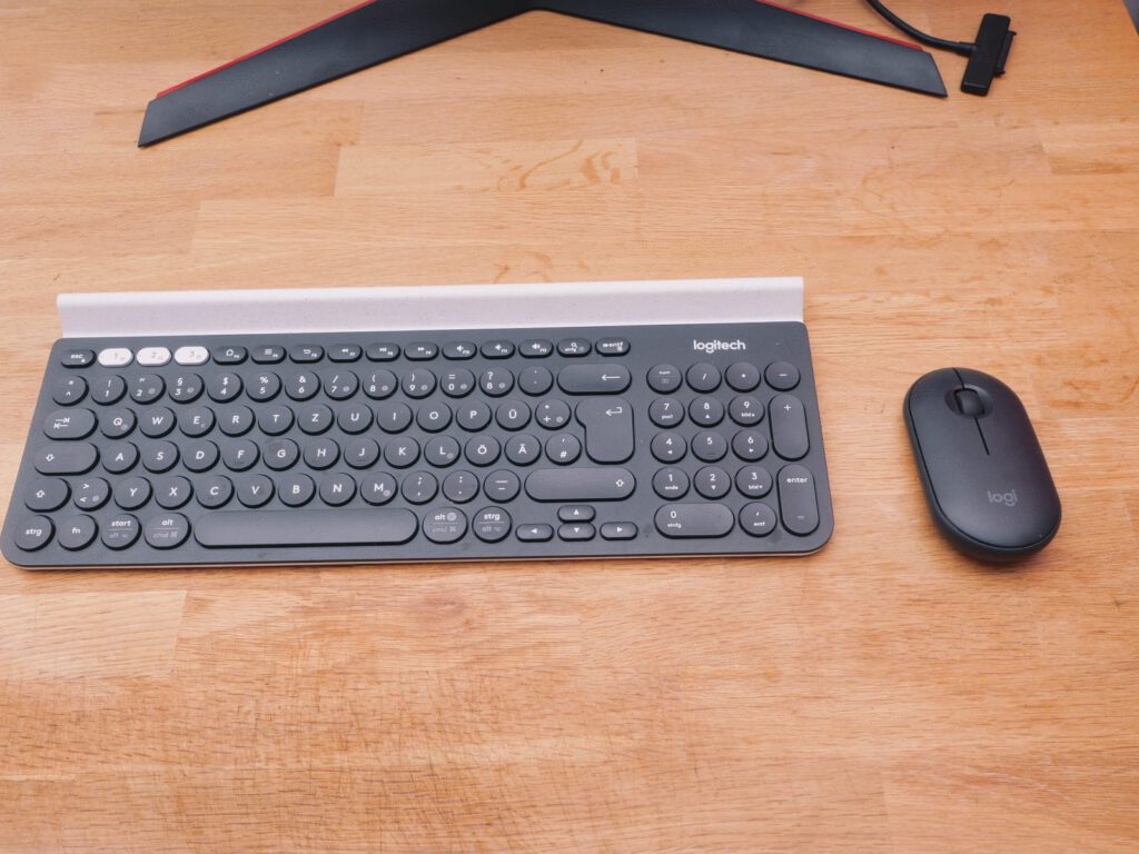 Über Bluetooth verbindet man dann nur noch Tastatur und Maus