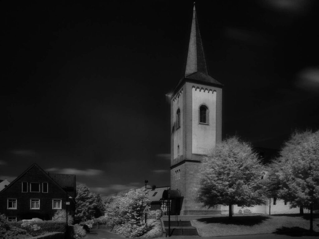 Kirche Nr. 1 in infrarot