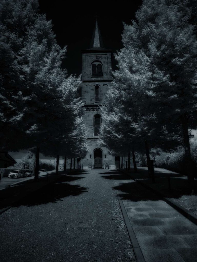 Kirche Nr. 2 in infrarot